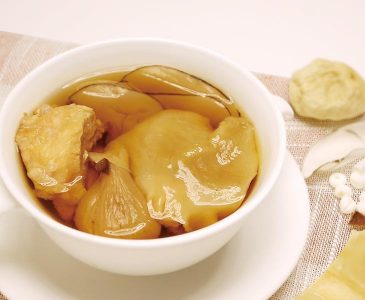 川貝海底椰鱷魚肉燉花膠湯